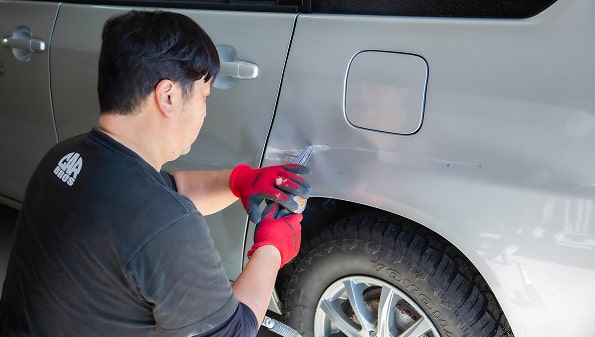 鈑金（板金）作業中の写真